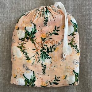 NWOT SpearmintLove muslin crib sheet peach floral